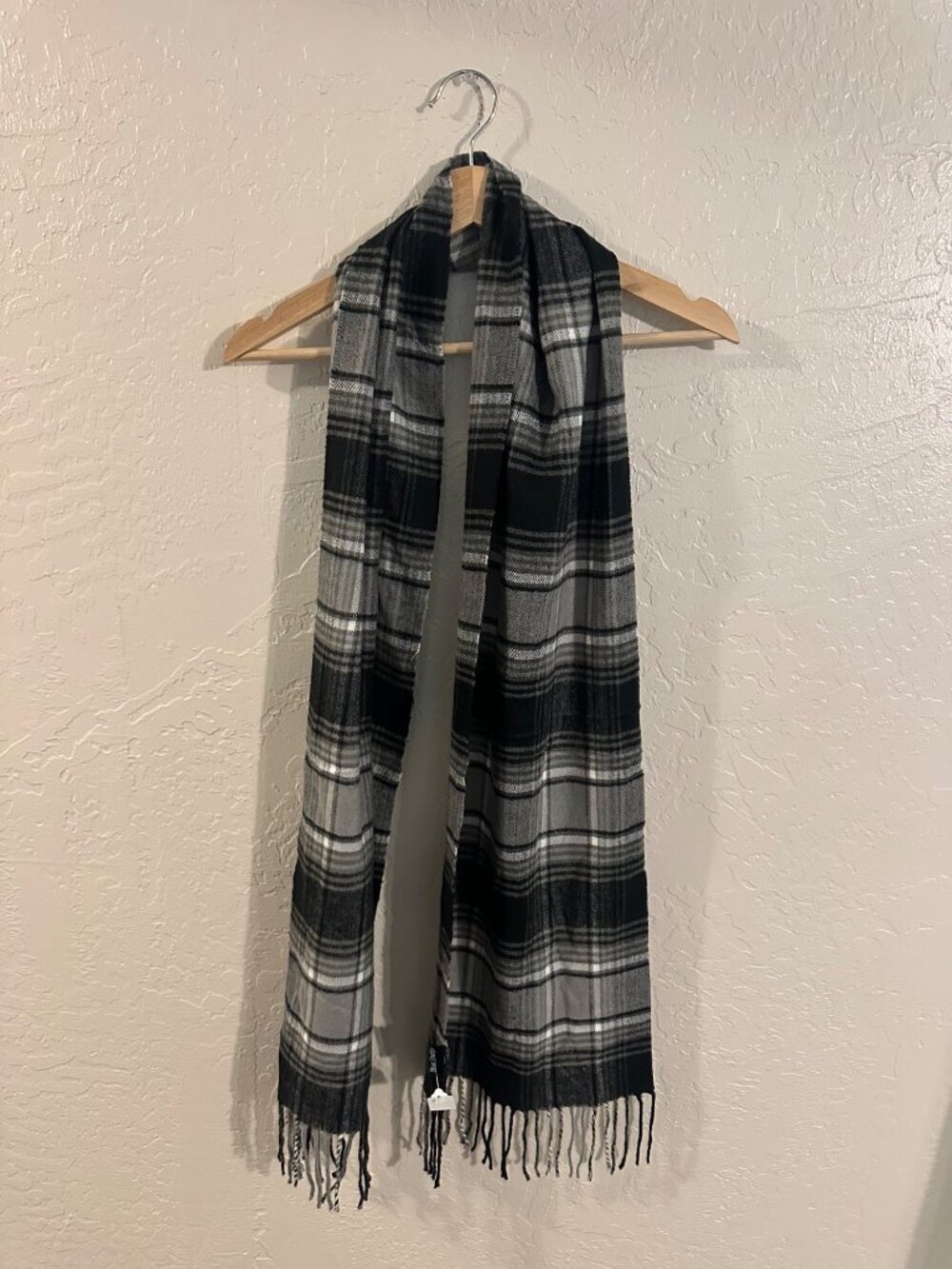 Blue Pacific Cashmere & Silk Black & Grey Plaid Tassled End Winter Fall Scarf